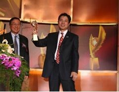 
        百度李彥宏榮獲2005中國經(jīng)濟(jì)年度人物稱號(hào)
      